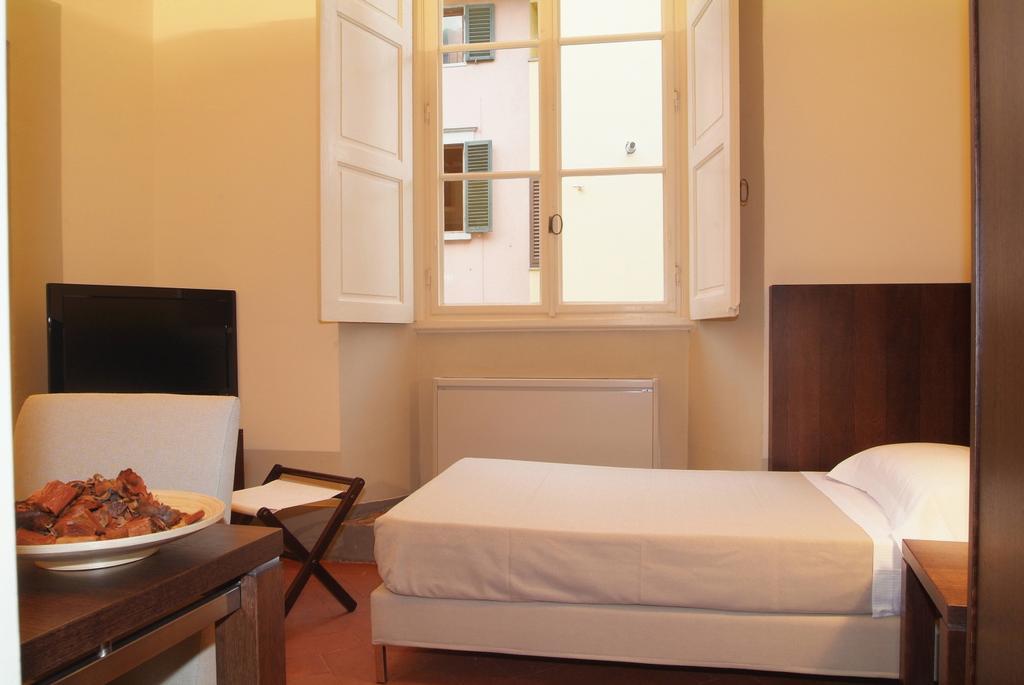 Bed and Breakfast Dimora Storica Palazzo Puccini Pistoya Habitación foto